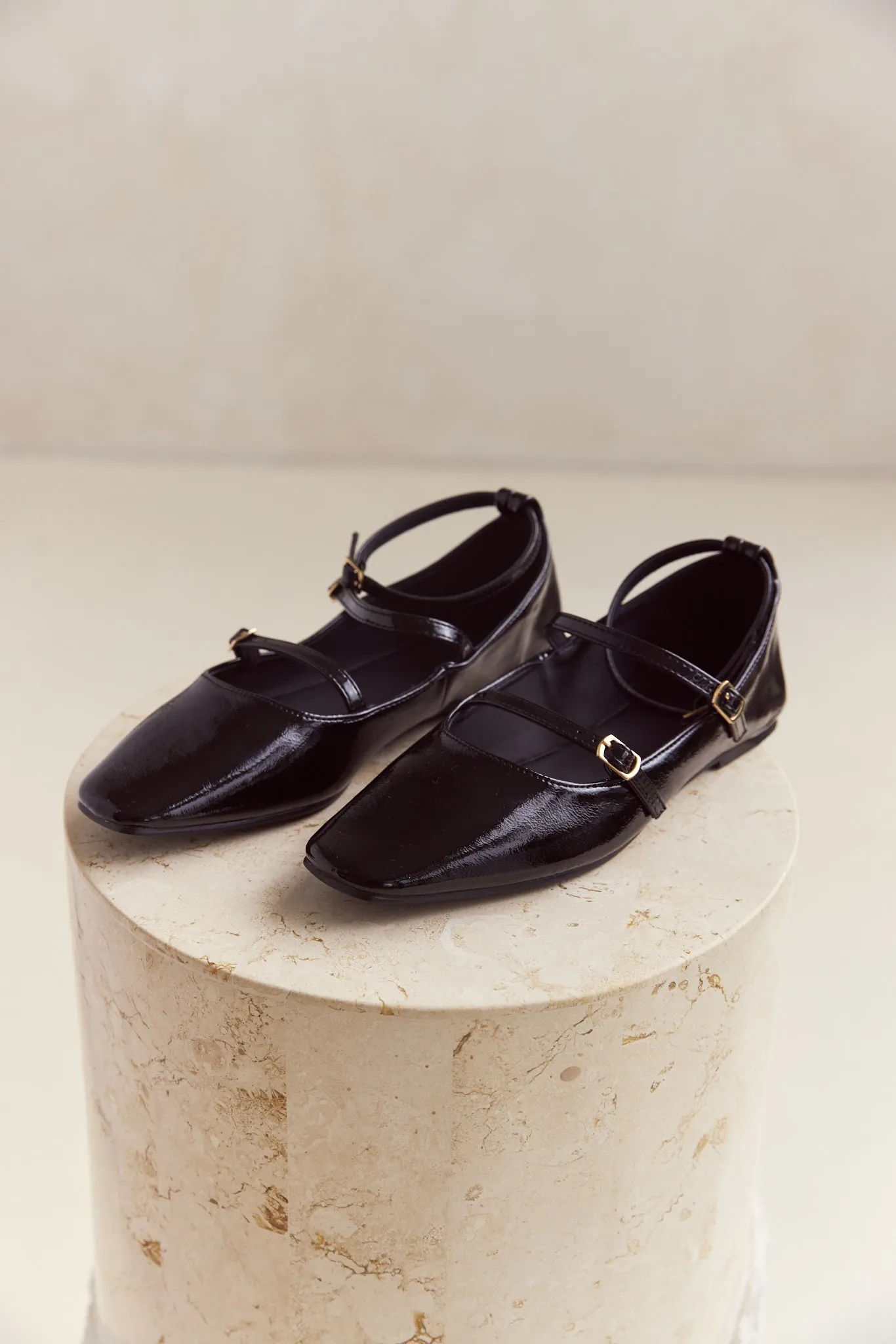Alex Flat (Black)