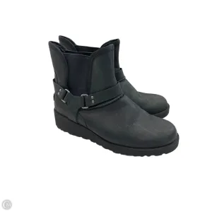 Boots Designer By Ugg In Black, Size: 8