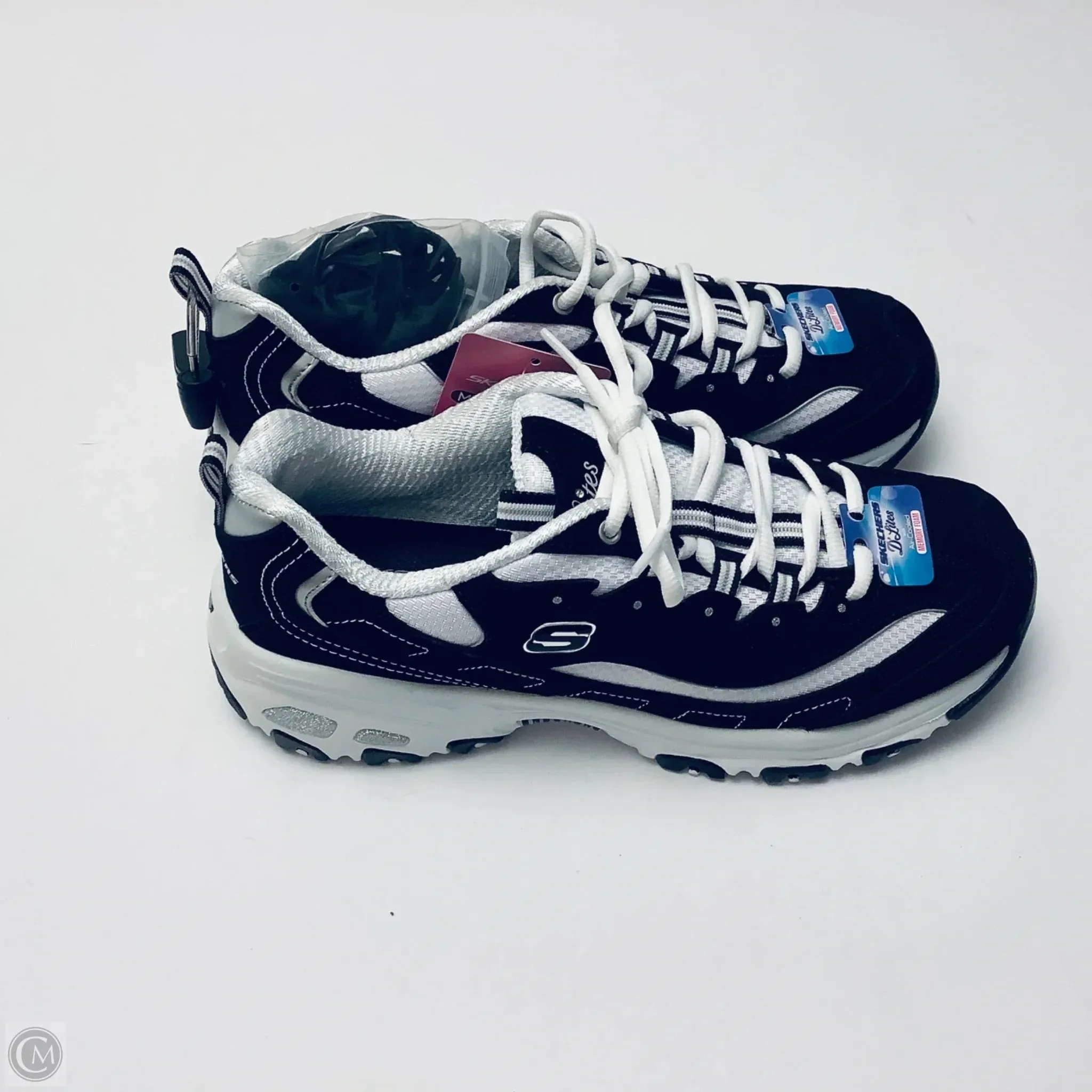 Shoes Sneakers By Skechers In Black & White, Size: 9.5