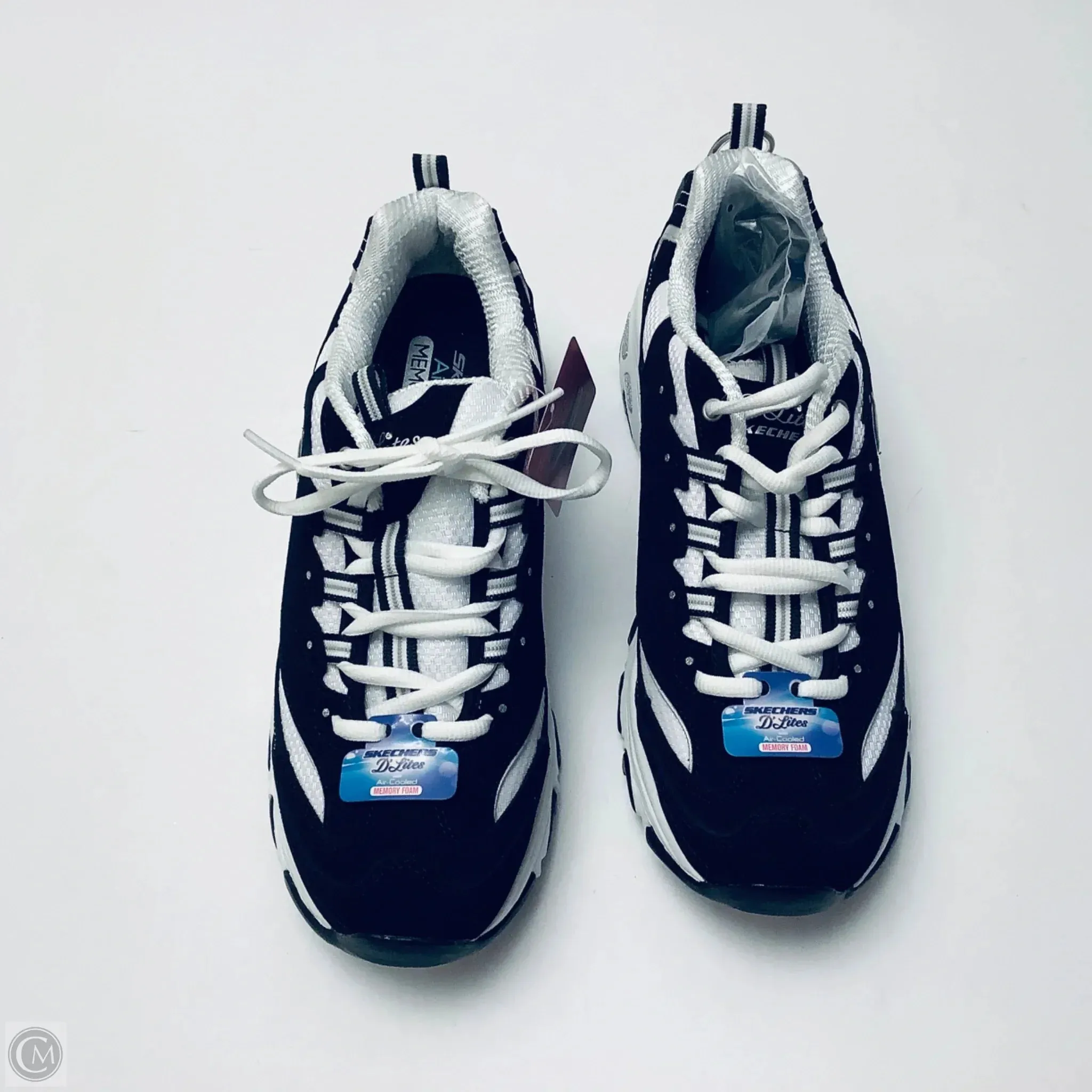 Shoes Sneakers By Skechers In Black & White, Size: 9.5
