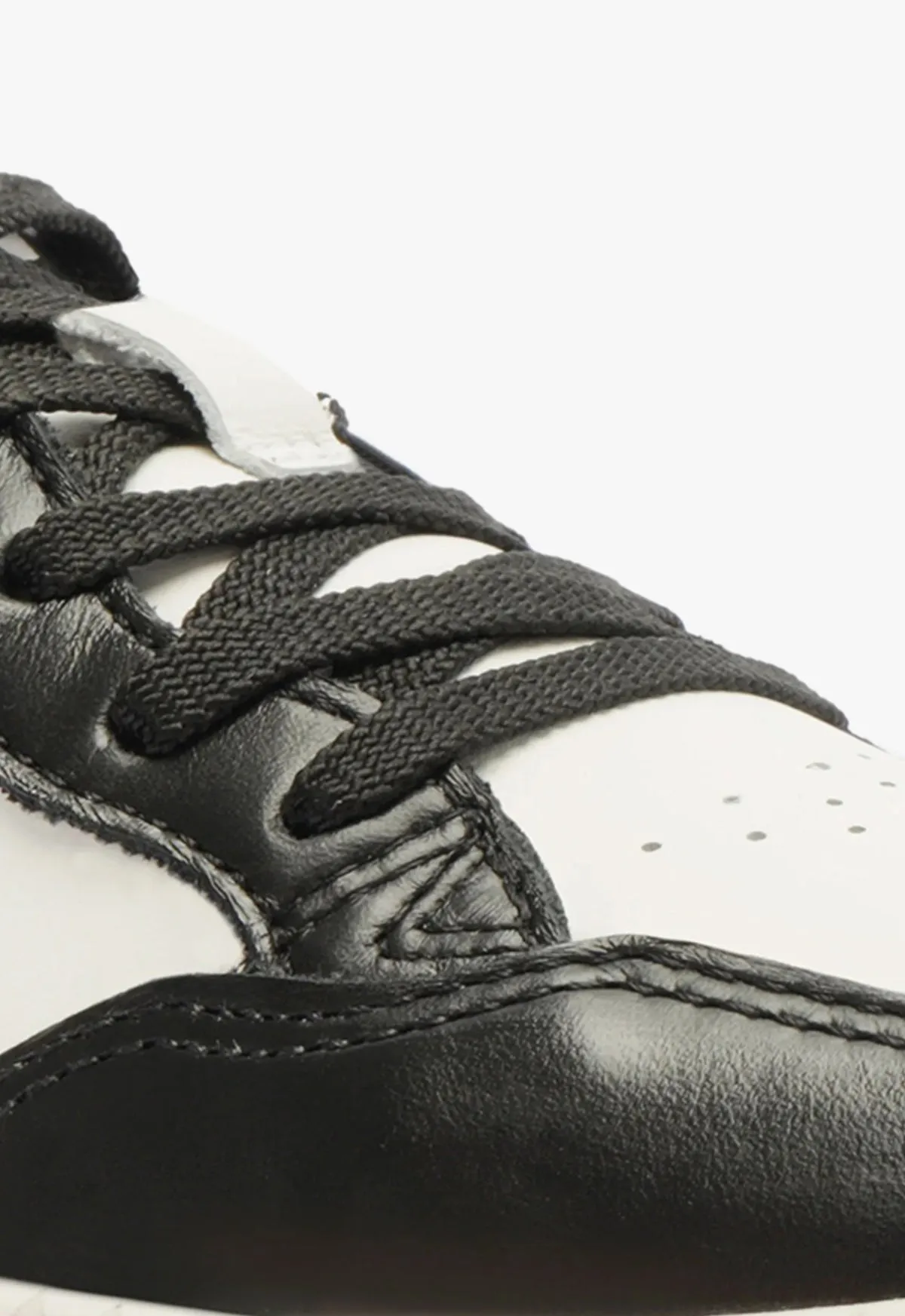 ST-001 Leather Sneaker